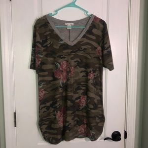 Carole Christian boutique Camo rose shirt size Medium 29 inches in length